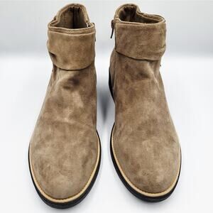 Clarks Ultimate Comfort Collection Sharon Salon Olive Suede Ankle Boots Size 10